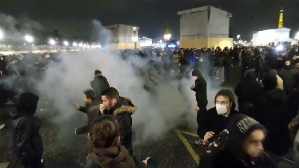 法國反年改再爆警民衝突 在野黨提不信任案