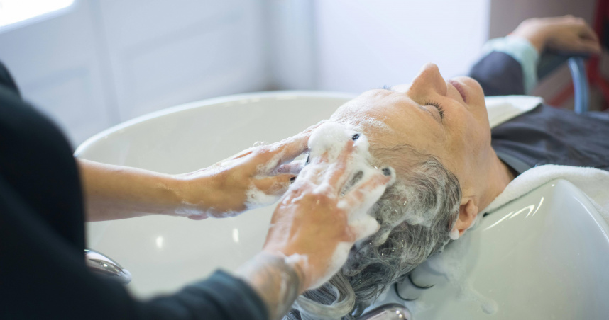 髮廊洗頭較持久?內行人曝「3關鍵」 她實測嗨喊:撐4天不會癢