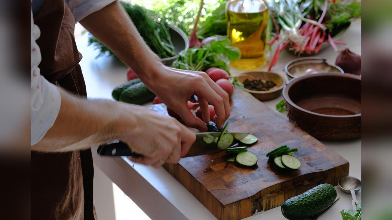 一塊砧板切到底恐吃進細菌！無毒教母點名「使用+清潔誤區」