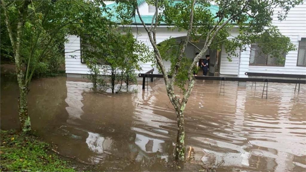 恐怖暴雨「200年一見」　空勘奧萬大驚見路斷橋毀慘