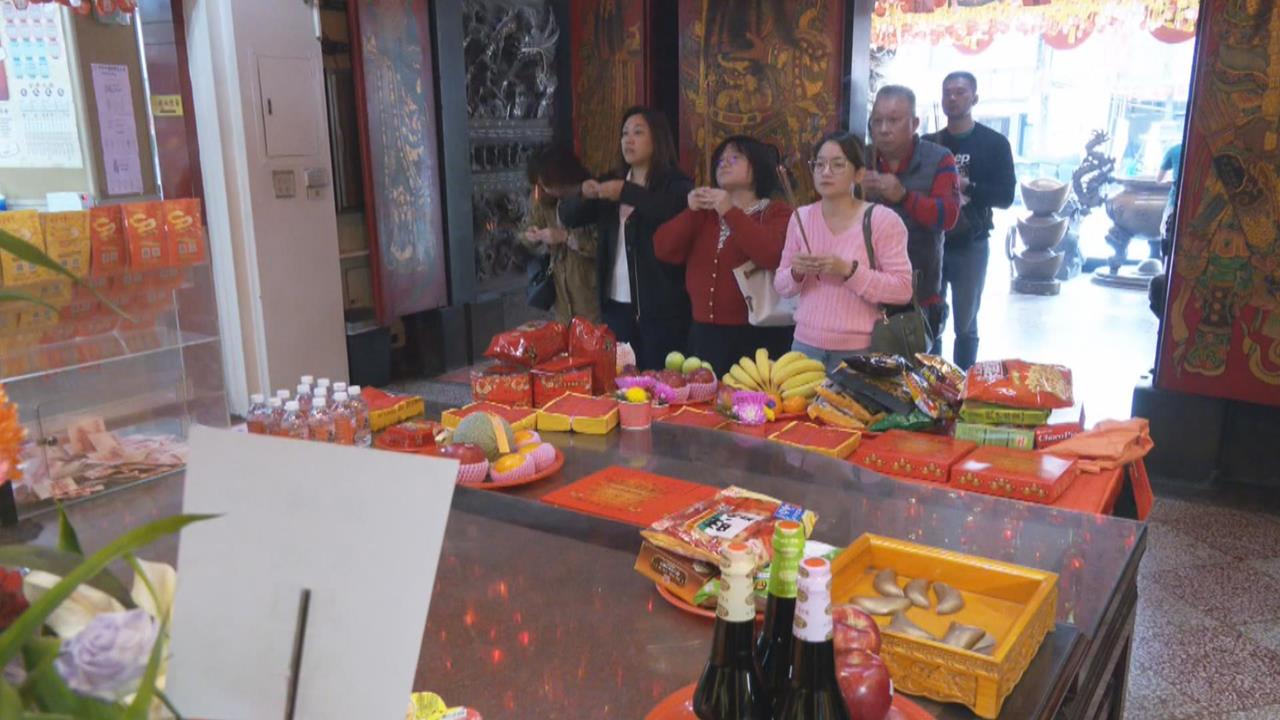 台灣供品超有哏！　「醬油搭蘋果」靠諧音旺運勢