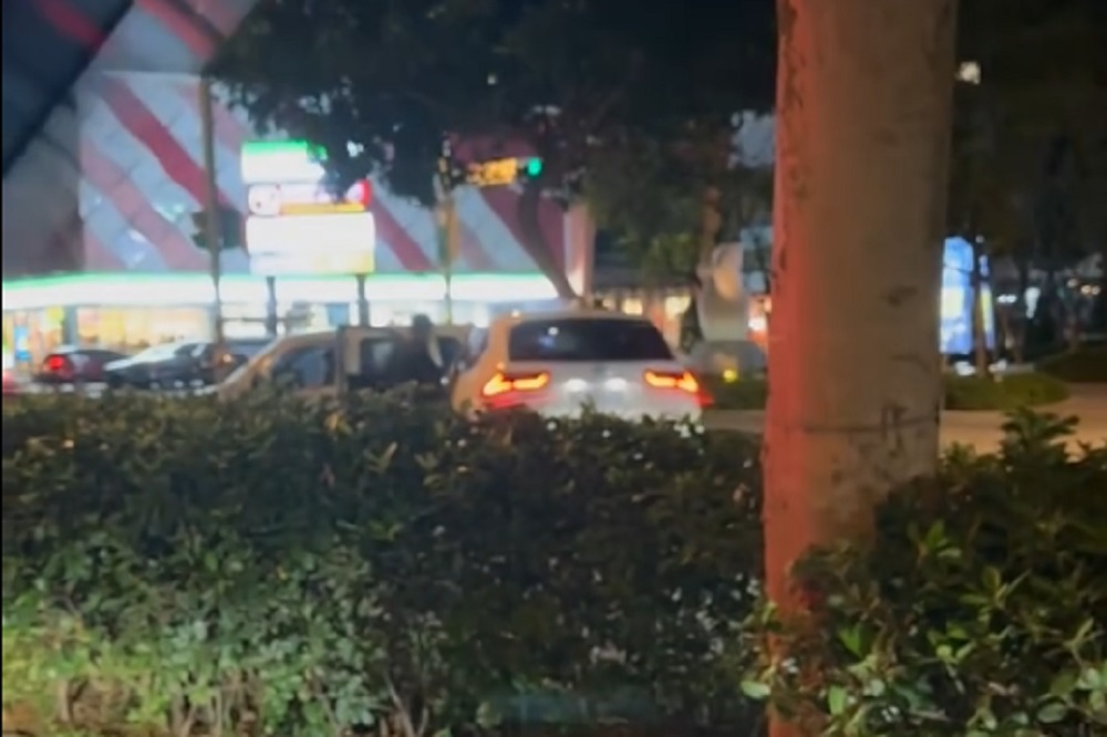 【有片】火爆畫面曝!疑行車糾紛 一言不合竟開車衝撞