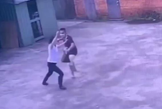 吸毒男持刀搶車搶20萬落跑　　逃亡3天摩鐵內被逮