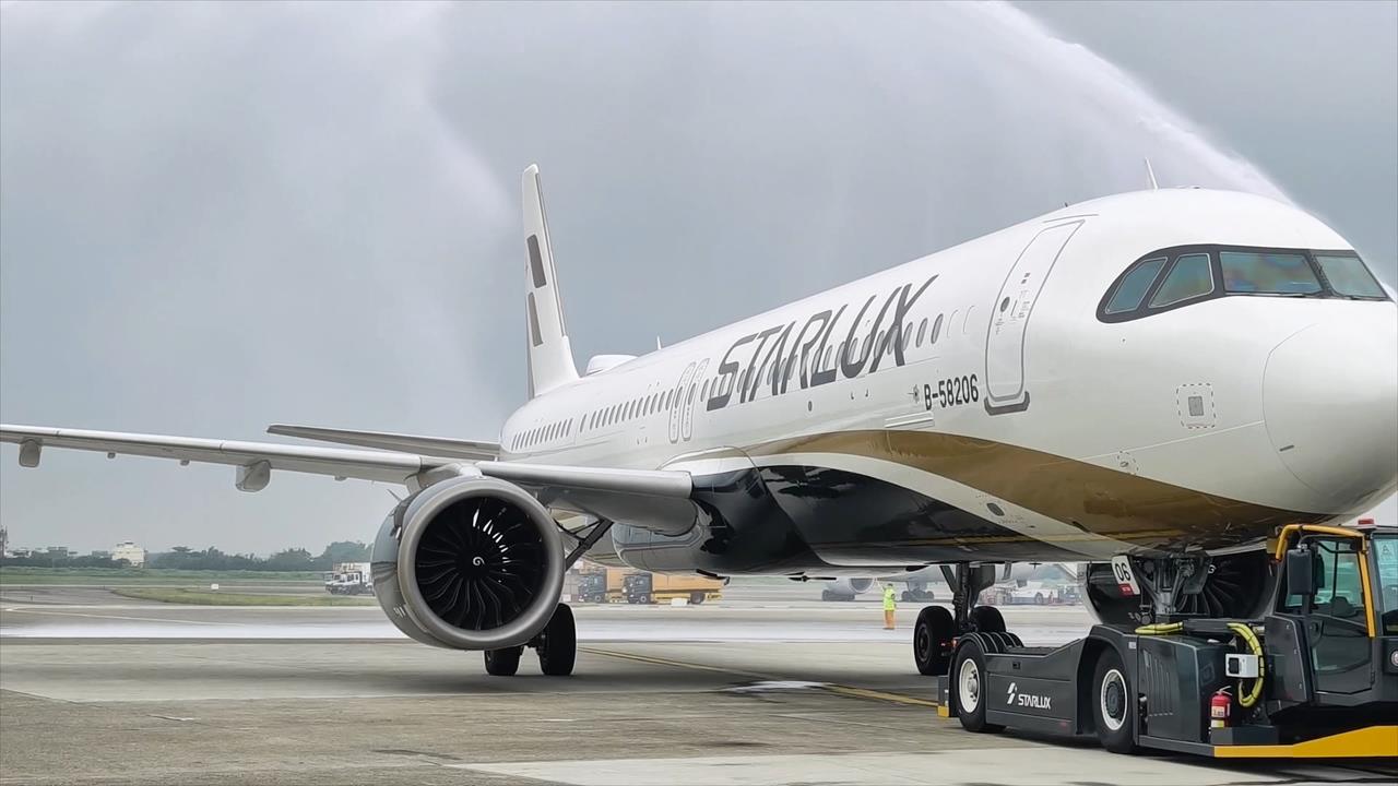 星宇航空釜山航線正式啟航　南珉貞、李皓禎熱舞應援