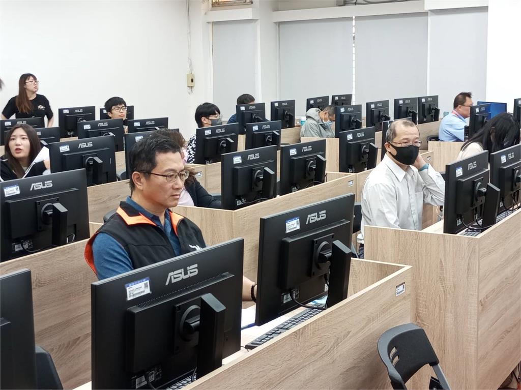 龍華科大搶先佈局AI教育　攜手微軟強化教職員能力