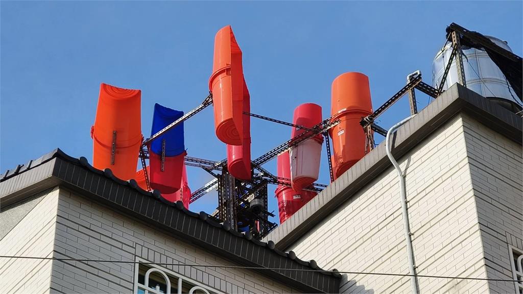 金門民宅火警！疑屋頂「私設風力發電」釀走火爆炸