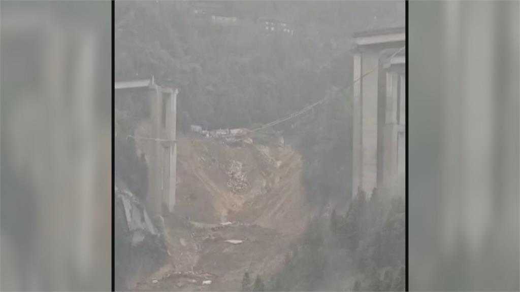中國貴州公路大橋坍塌 貨車驚見懸在半空