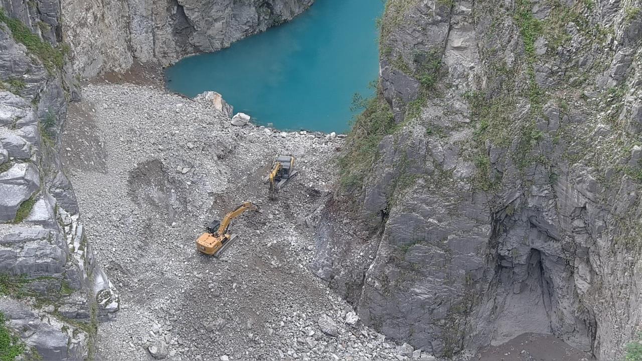 快新聞/快逃!花蓮燕子口堰塞湖上午9點起開挖引流 民眾速遠離河道
