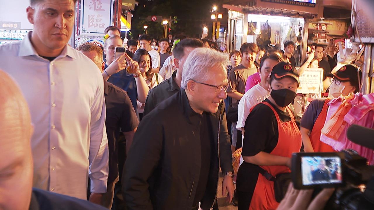 提威士忌作客親訪張忠謀 黃仁勳笑讚:張忠謀狀態很好