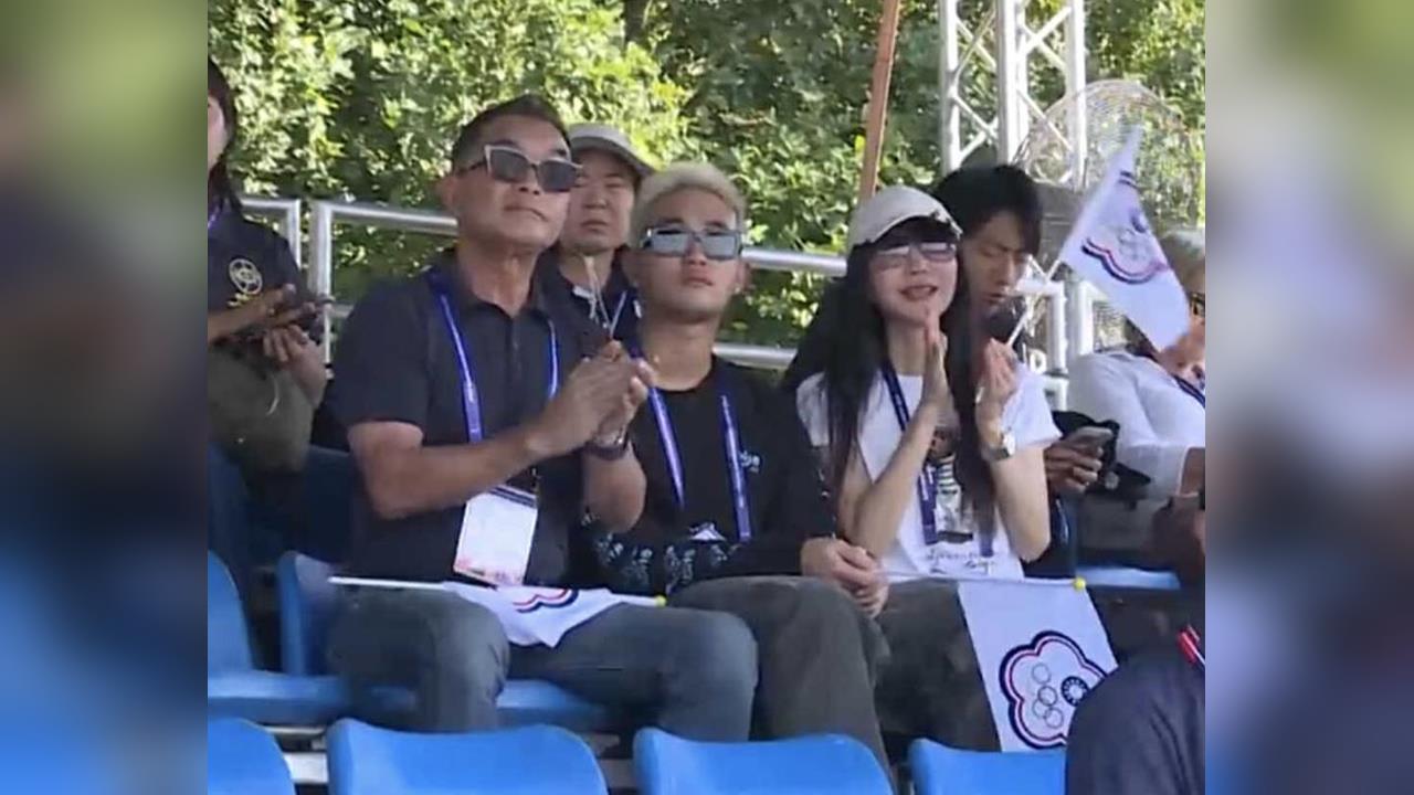 獨家(影)／昔玉女歌手金瑞瑤現身泰國！成台灣馬術隊場邊「最美啦啦隊」