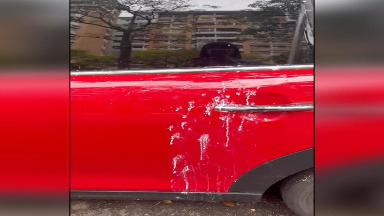 愛車停收費空地遭「滴三秒膠」　車主怒報警、警方調查結果出爐