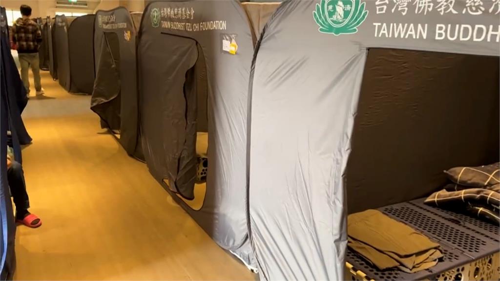 餘震不斷！災民有家歸不得　民眾暖心發物資、幫煮麻油雞