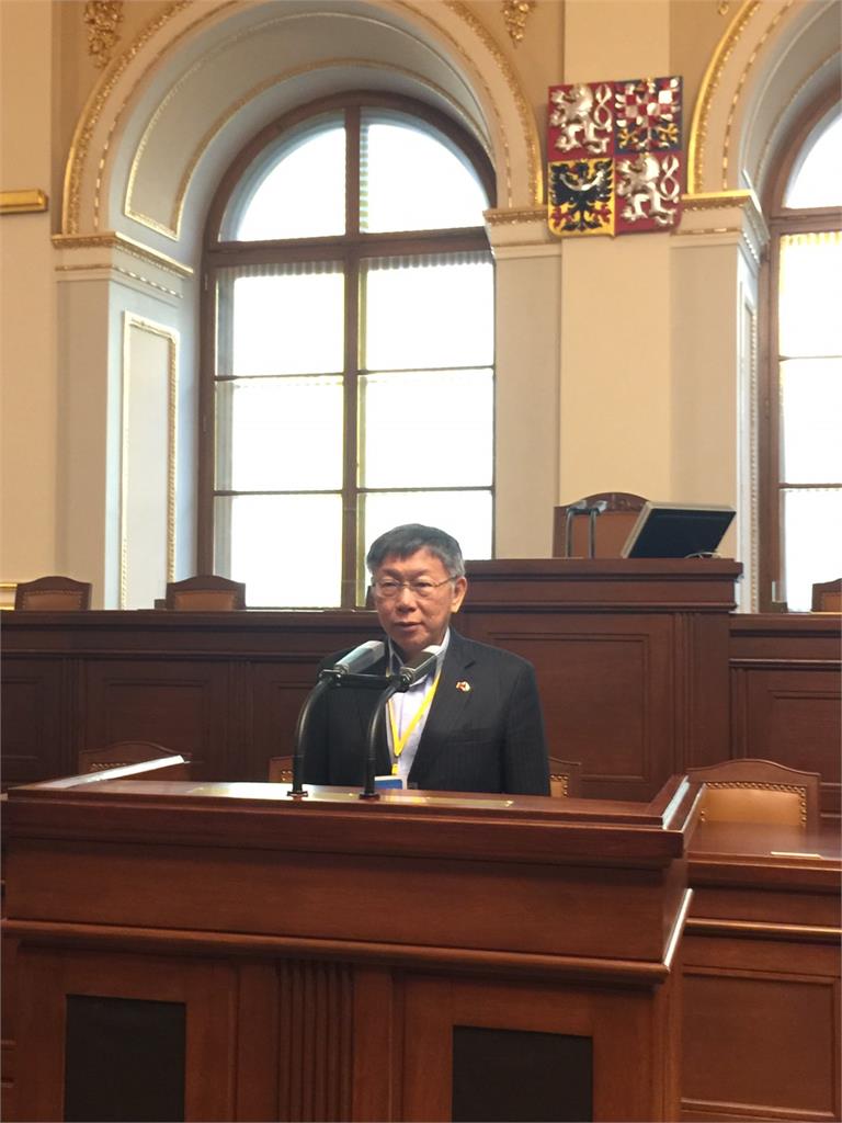 快新聞／看到橘子列外逃！陳佩琪不忍了　自曝「每天跪地磕頭」求司法公平審判