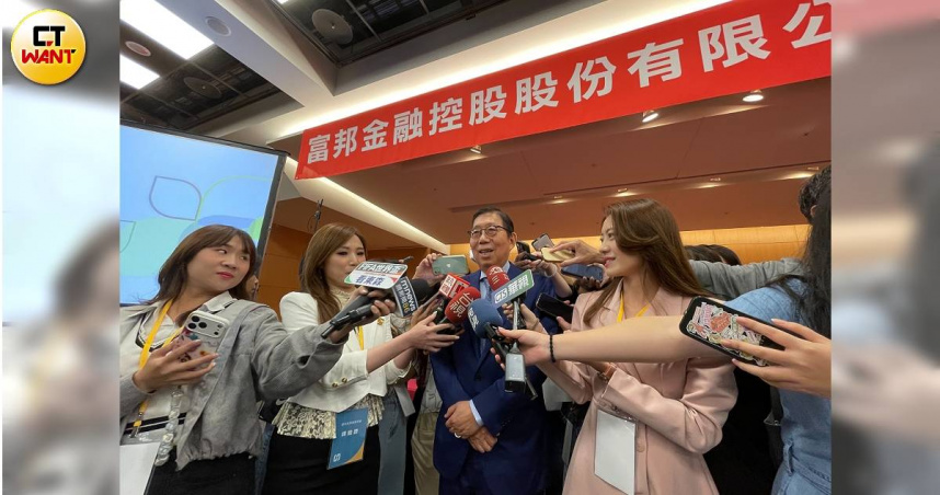 台股開盤跌「金融股、ETF」群飛　富邦金139元國泰金117元