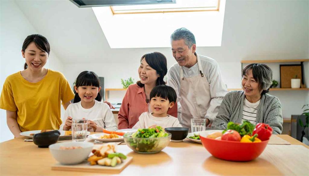 沒有家庭，就沒有長照！從OECD國家看回台灣 蔡壁如：有家庭，才有長照