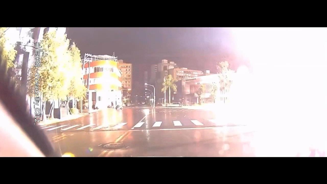 「風王」薔琵吹出驚險場面　變電箱爆炸、騎士閃不過撞倒樹