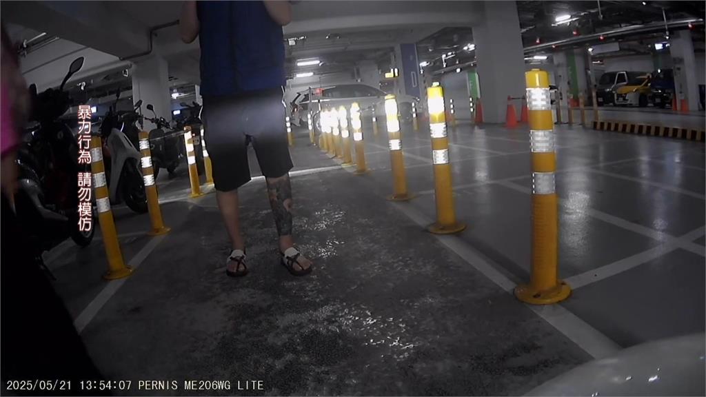 前車擋住車道口！台北101停車場濺血　女騎士「示意讓道」遭刺5刀