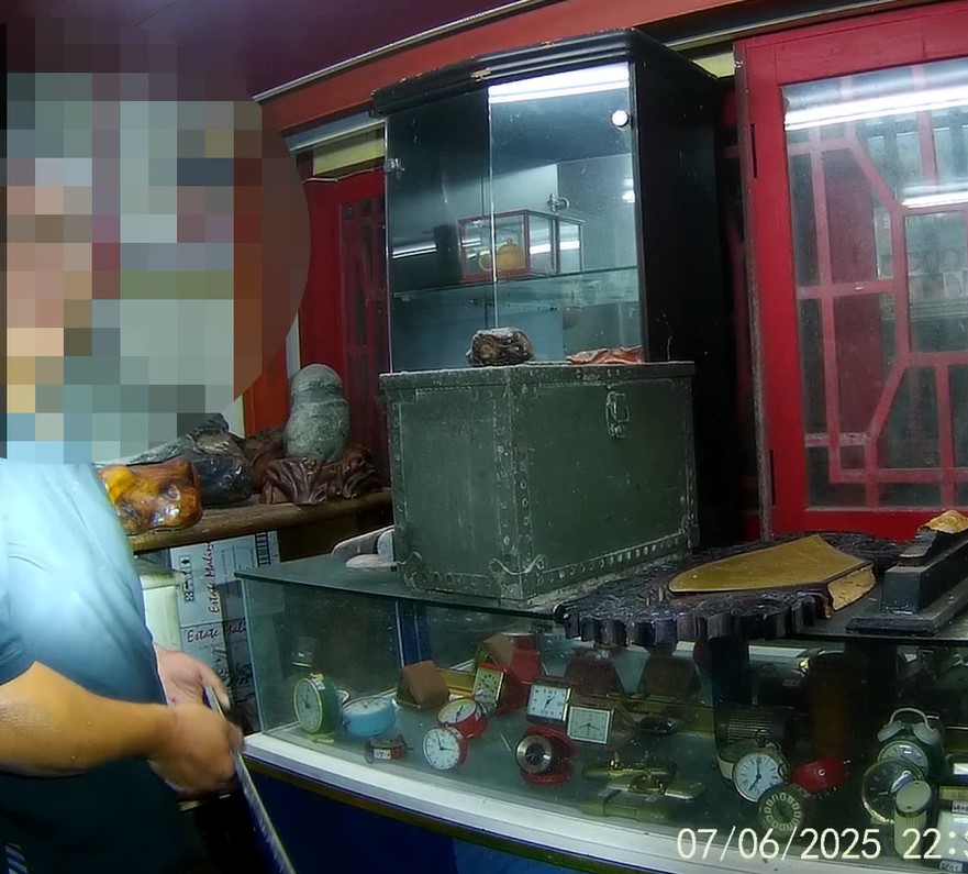 警匪追逐!花蓮魁梧男偷竊藝品逃逸 警方對空鳴槍嚇阻逮人