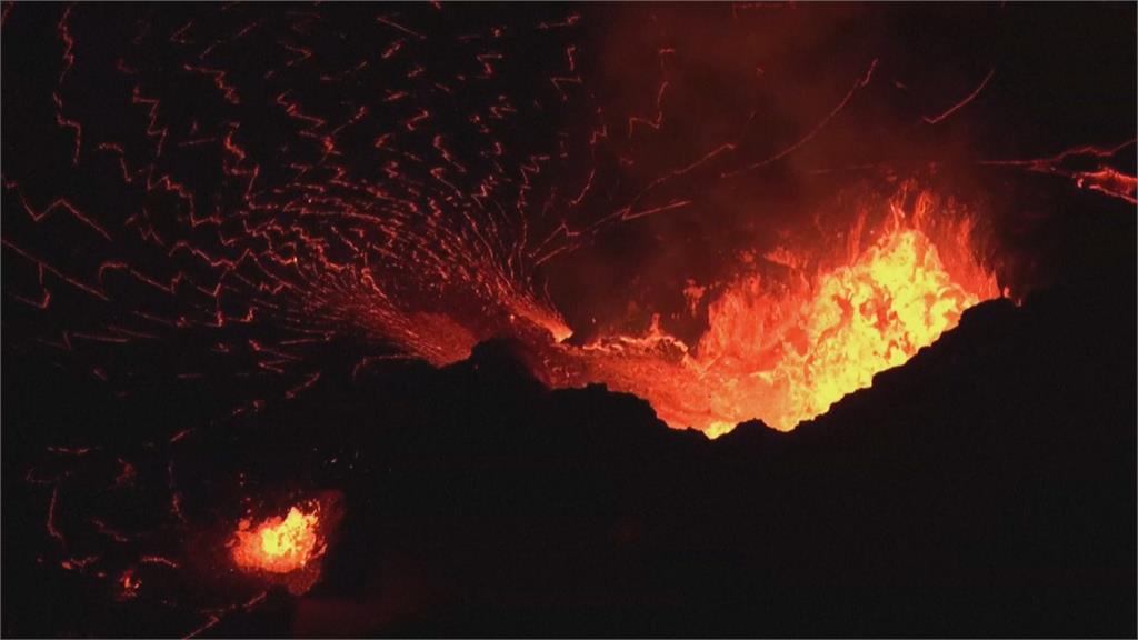 宛如末日！岩漿濺起濃煙直竄 全球火山噴不停
