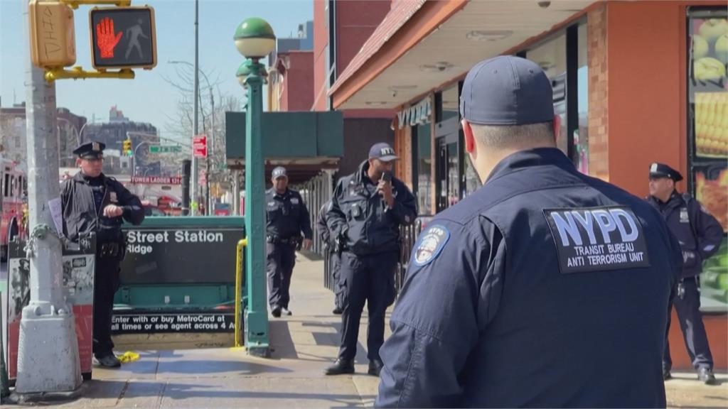 紐約地鐵車廂爆槍擊　29傷10中彈兇嫌仍在逃