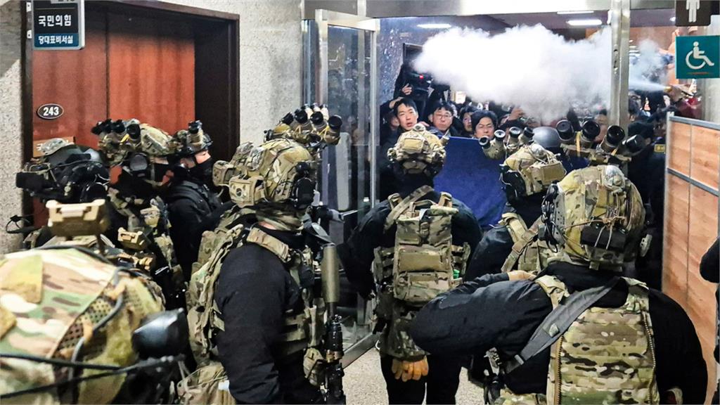 第一勇(影)／南韓戒嚴 民進黨團PO文惹議！議員籲不該看到黑影就開槍！