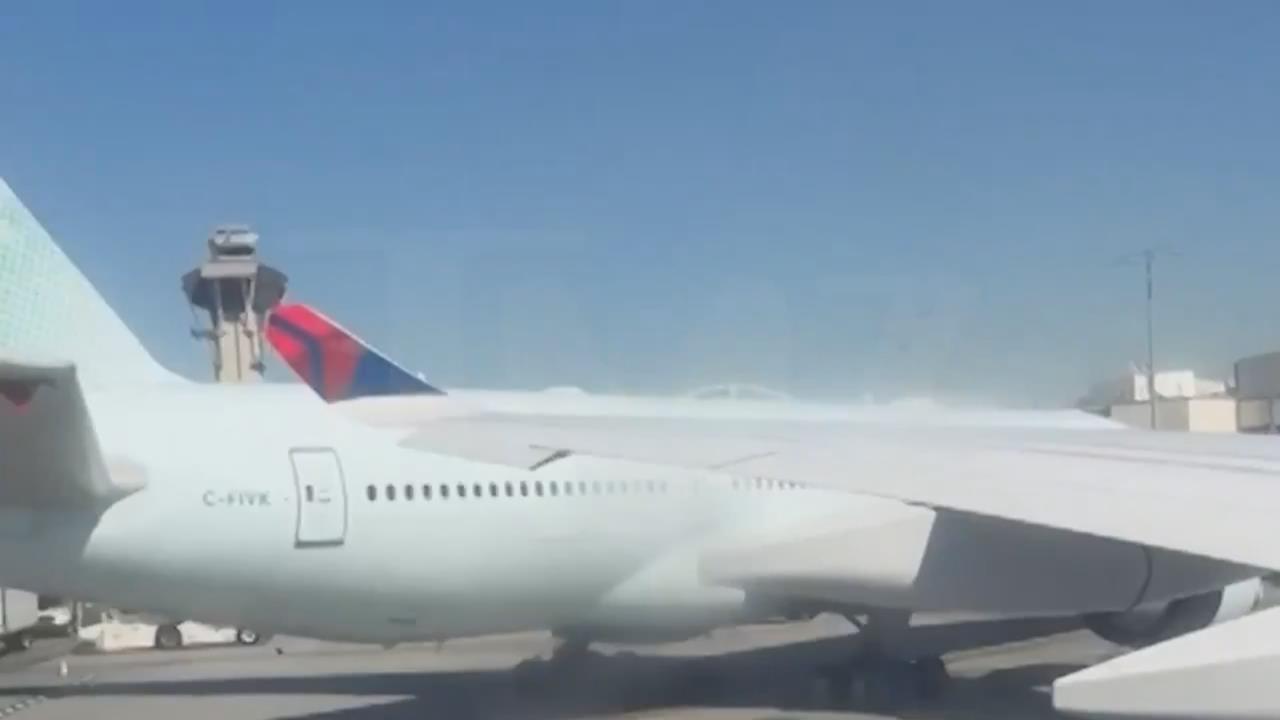 美國洛杉磯機場「客機擦撞」　達美航空機翼破損斷裂幸無傷亡