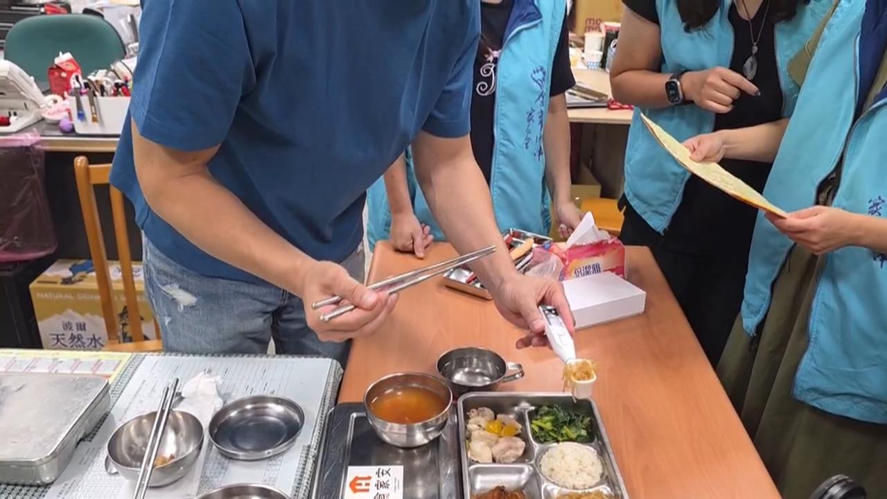 蔣萬安視察金華國中食安「測鹹度」　黃偉哲狠酸重點是態度