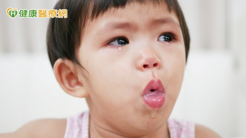 孩子不只有感冒才會久咳流鼻涕!醫提醒:慢性鼻竇炎勿輕忽