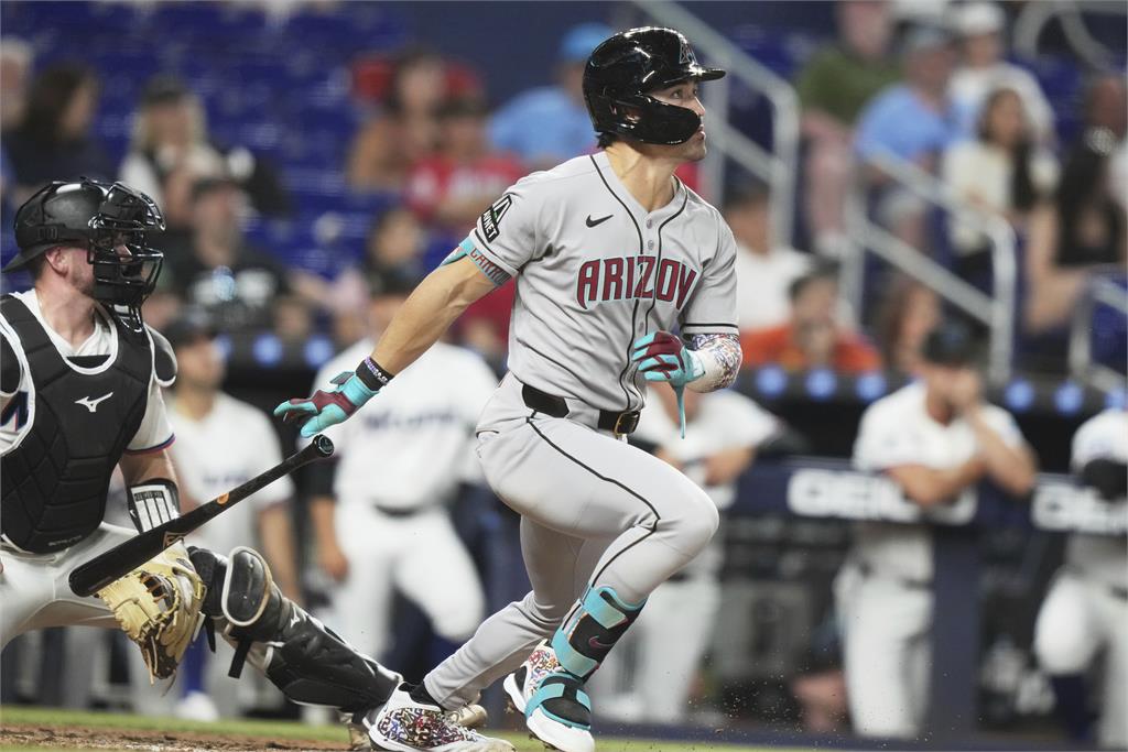 MLB(影)／台美混血球星「卡仔」炸裂滿貫砲！響尾蛇10：4吞馬林魚