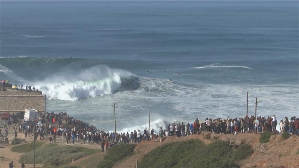 挑戰２４公尺怪獸巨浪 全世界高手齊聚葡萄牙衝浪勝地