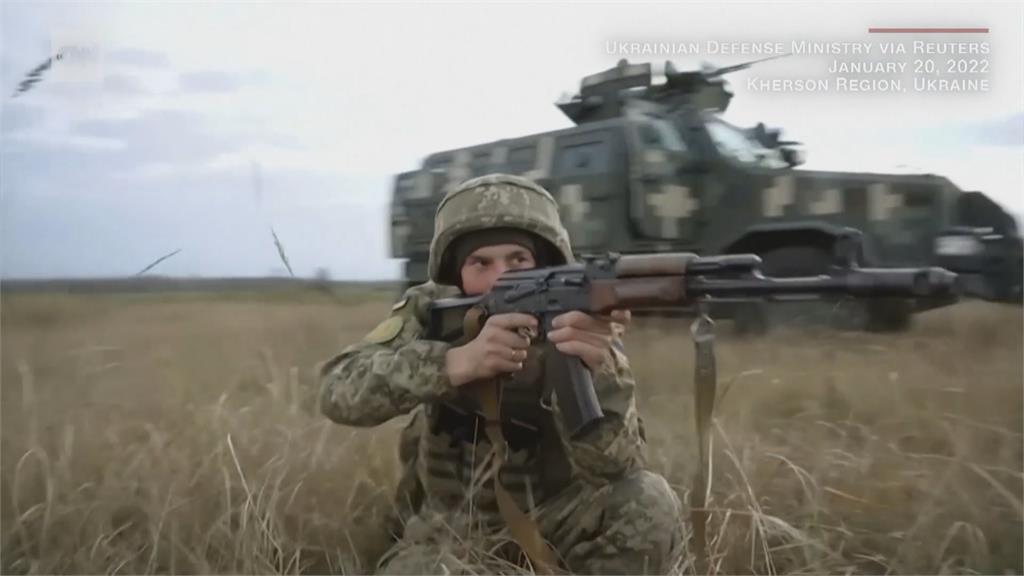 俄烏戰爭開打！烏克蘭軍隊「標槍飛彈」反制俄羅斯　台灣也有同款
