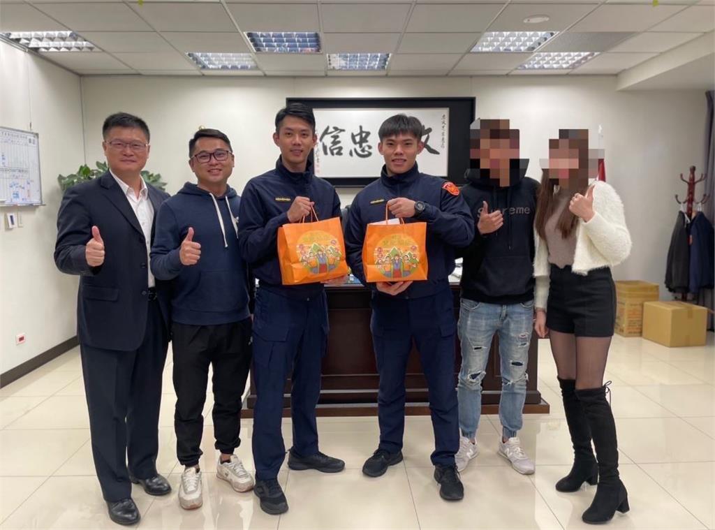 蘆洲警暖心開導遭詐婦走出陰霾　女兒親送小點心至分局致謝