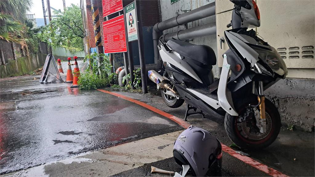 新北汐止地下道防颱關水門　疑視線不佳騎士直撞慘摔