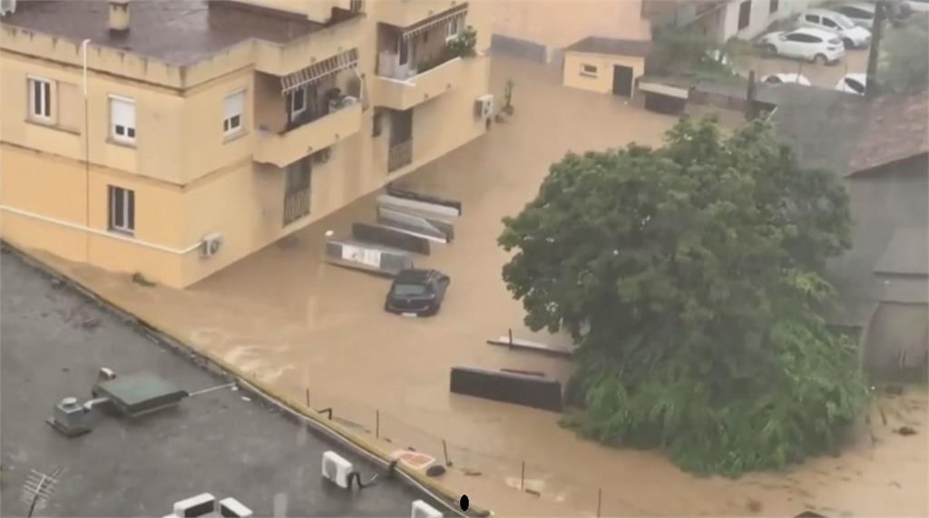 4小時降下近2個月雨量！法國科西嘉島慘泡水