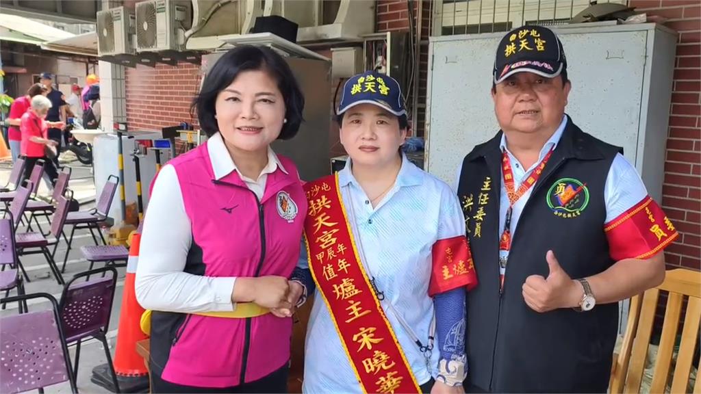 搶C位移開爐主引風波　張麗善再度同框爐主致歉