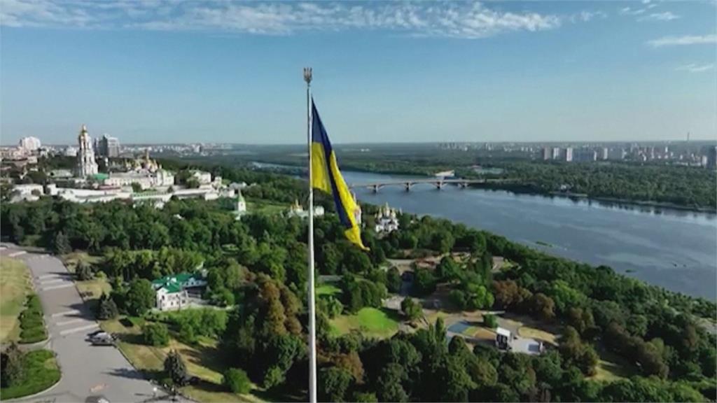 「俄入侵第546天」烏克蘭國旗日　澤倫斯基辦升旗儀式悼念罹難者