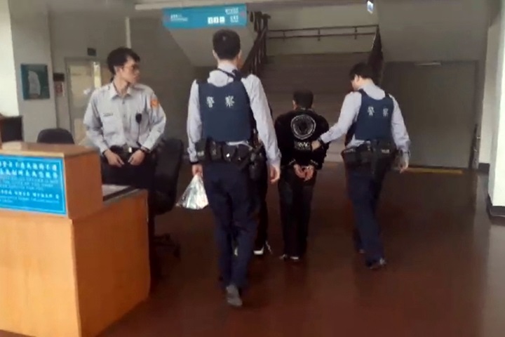小客車丟毒避查緝 好友互咬毒品是對方的