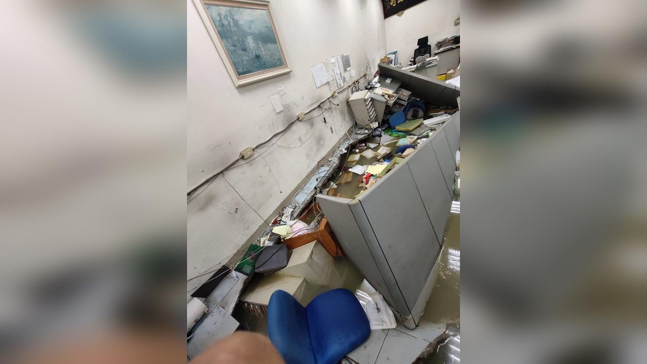 快新聞／北市某民宅出事！1樓辦公室突地板下陷　建管處勒令停工、重罰9萬