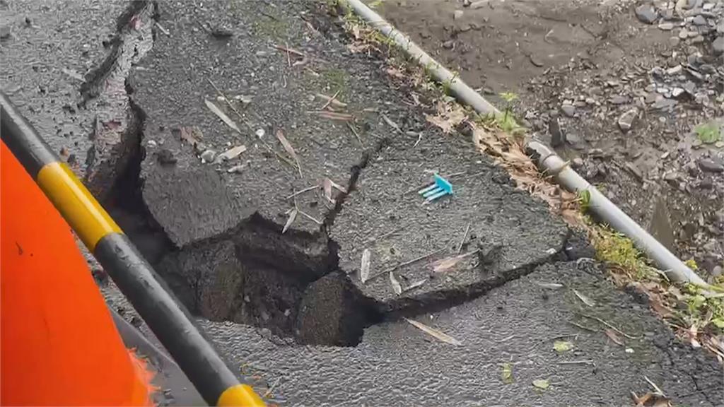 延時豪大雨釀多地崩塌、掏空 三星鄉公所崩塌點放消波塊止損