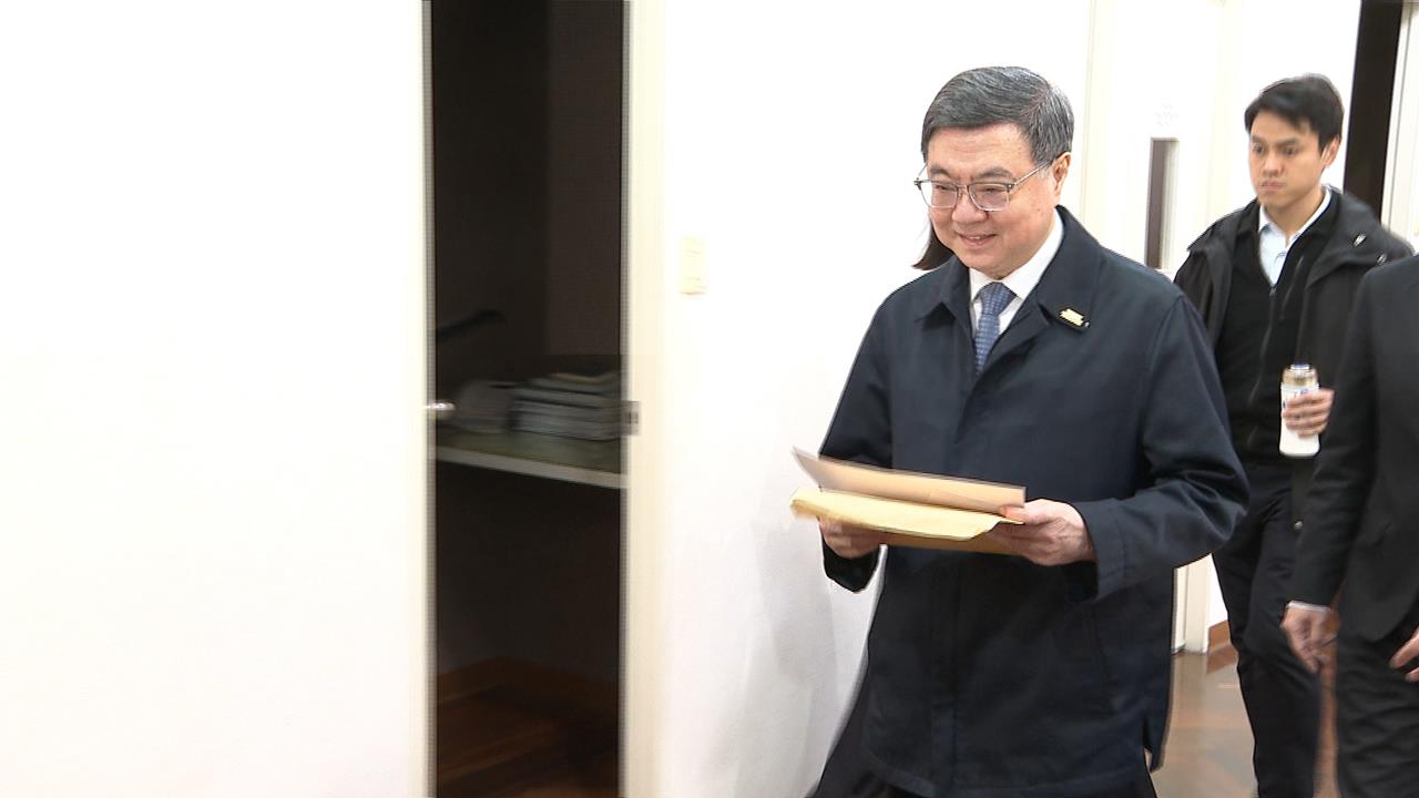 柯文哲稱|包機單據一看就有問題　　卓揆反嗆：不習慣合法單據