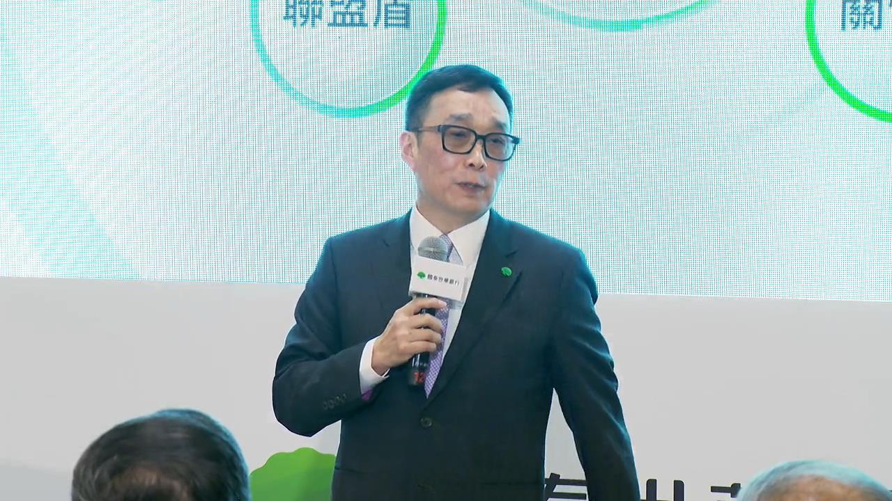 快新聞／蔡宏圖親出馬懇談！郭明鑑解兼職爭議　請辭國泰金董事及國泰世華銀董座