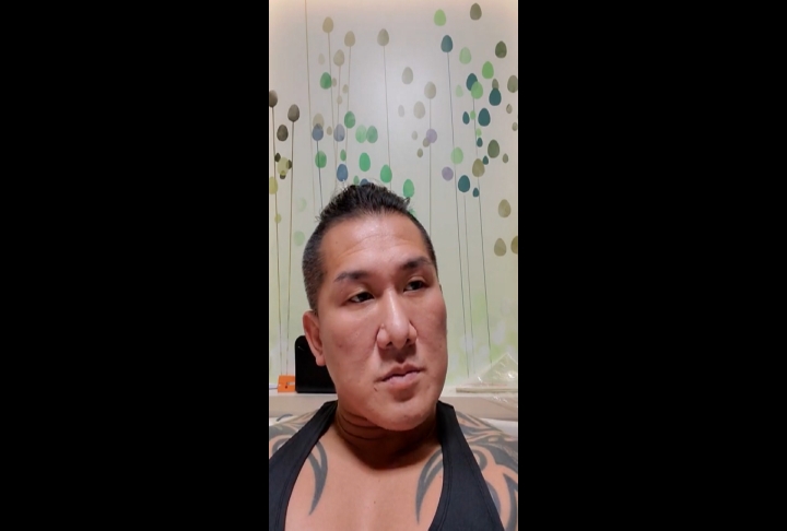 槍擊後首直播 館長病床上罵名嘴
