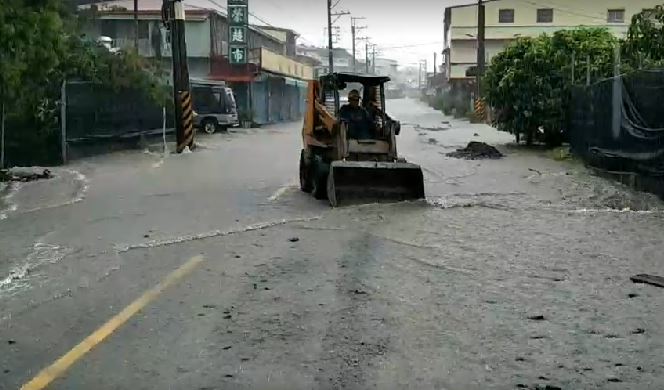 快新聞／南高屏等6縣市豪大雨特報　台27線往寶來積水交通中斷