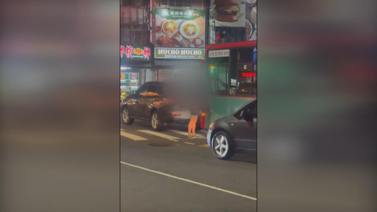 疑不滿遭擋道　轎車車主攔下歸化台灣的俄羅斯運將嗆聲　違法行挨罰