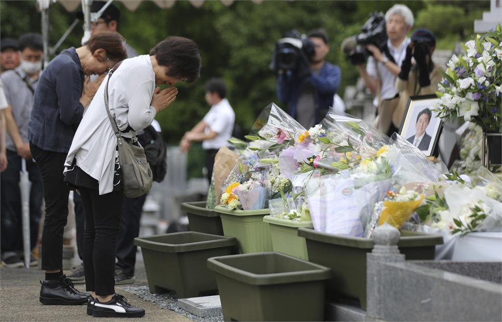 快新聞／<em>安倍晉三</em>忌日週年　民眾赴奈良事發地獻花悼念