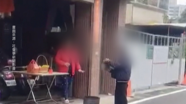 敲鑼男蹭遶境隊伍討紅包　宮廟人員喝斥：別害廟方被誤會