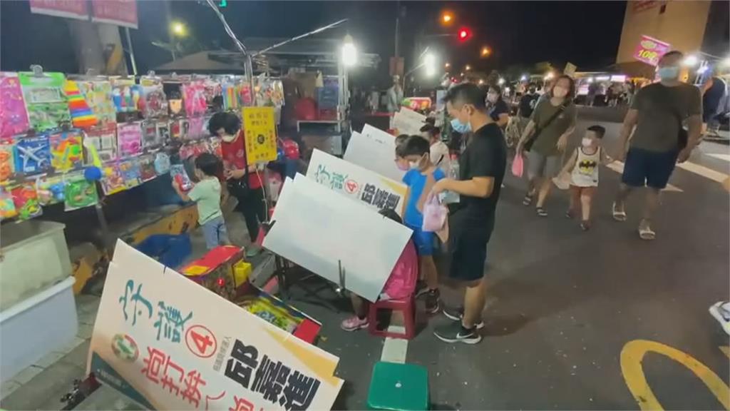 防疫隔板需求大 歷年選舉小型看板派上用場