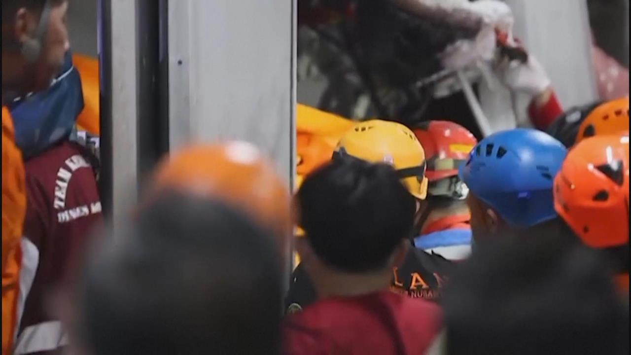 印尼火車相撞至少5死逾30人傷　與天爭命！救難隊持續搶救受困者