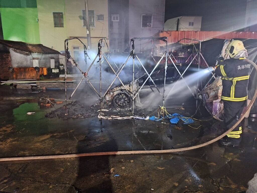 高雄男凌晨涉潑油燒車  噴槍引火反傷雙腳遭逮送辦