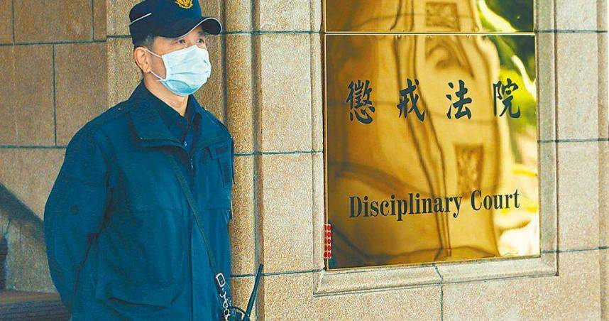 檢察官摸男警大腿「肉棒給我看一下」遭免除職務　他不服上訴遭駁回